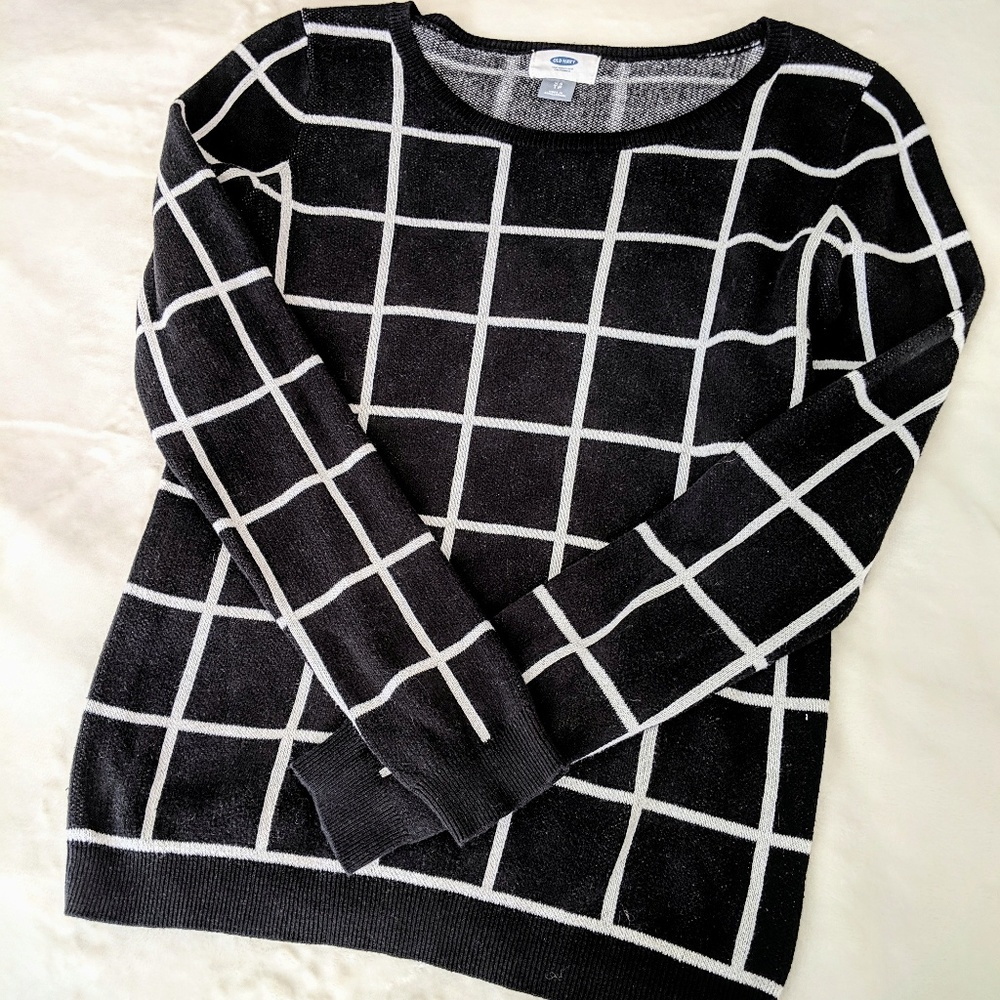 Old Navy Black and White Sweater